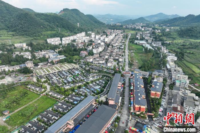 “村晚”让贵州桐梓避暑山村“热	”起来 第3张
